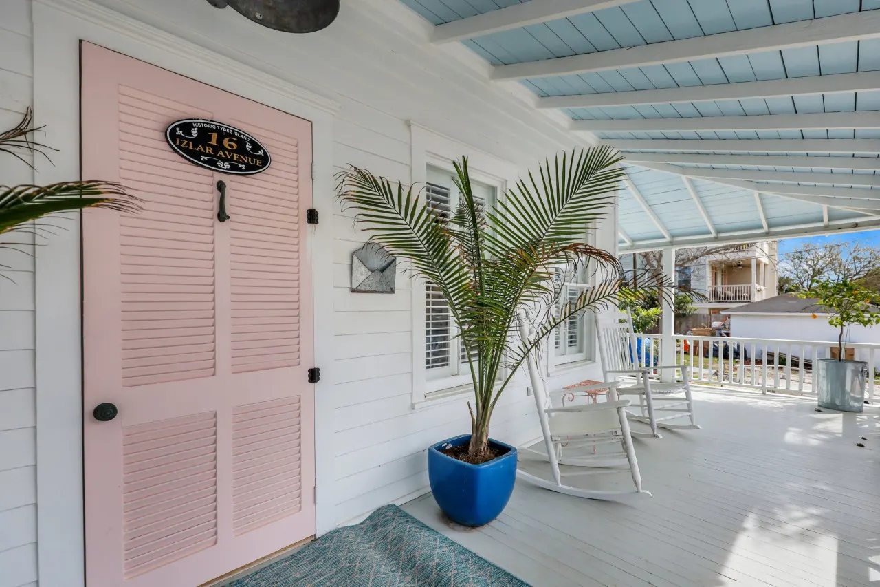 Big Mama's Beach House! Available limited time only! 5 BDRs, POOL 10
