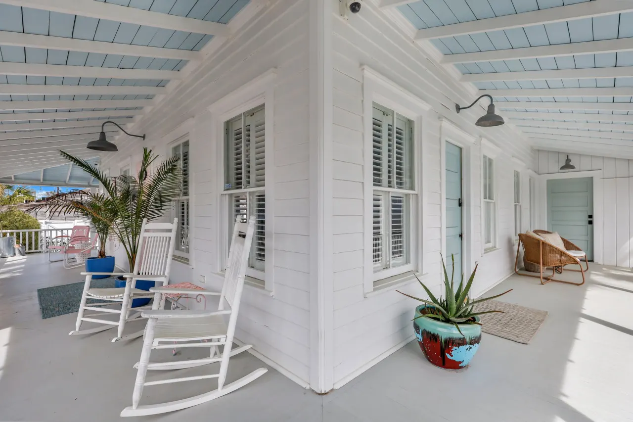Big Mama's Beach House! Available limited time only! 5 BDRs, POOL 11