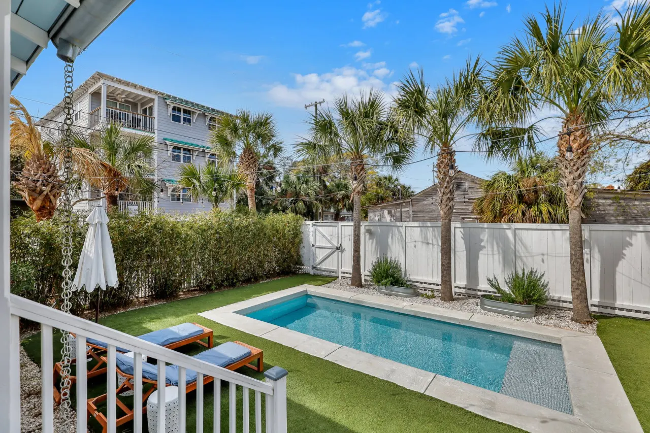 Big Mama's Beach House! Available limited time only! 5 BDRs, POOL 15