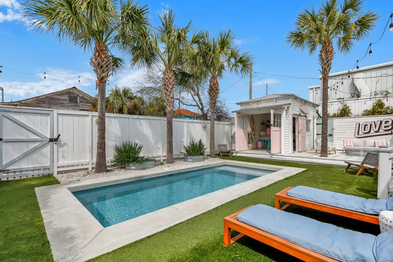 Big Mama's Beach House! Available limited time only! 5 BDRs, POOL 18