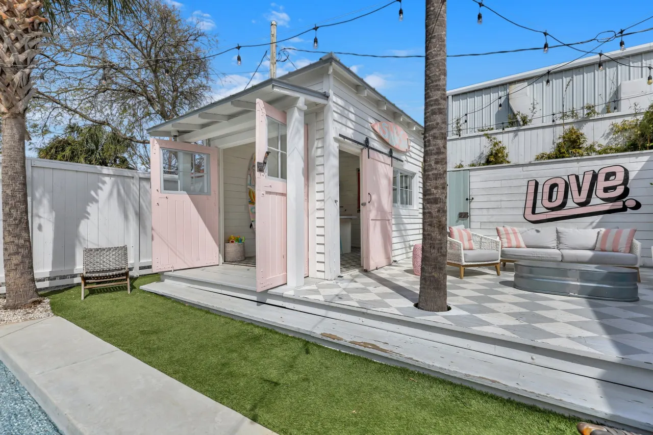 Big Mama's Beach House! Available limited time only! 5 BDRs, POOL 19