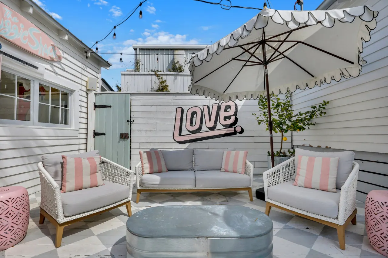 Big Mama's Beach House! Available limited time only! 5 BDRs, POOL — photo 4