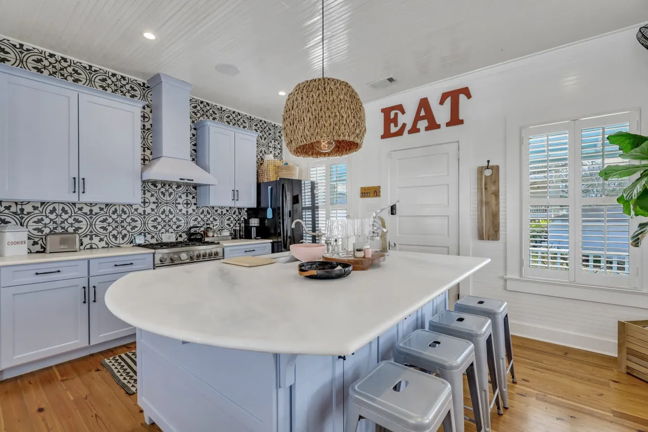 Big Mama's Beach House! Available limited time only! 5 BDRs, POOL — photo 5