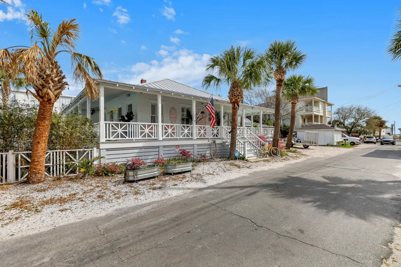 Big Mama's Beach House! Available limited time only! 5 BDRs, POOL 7
