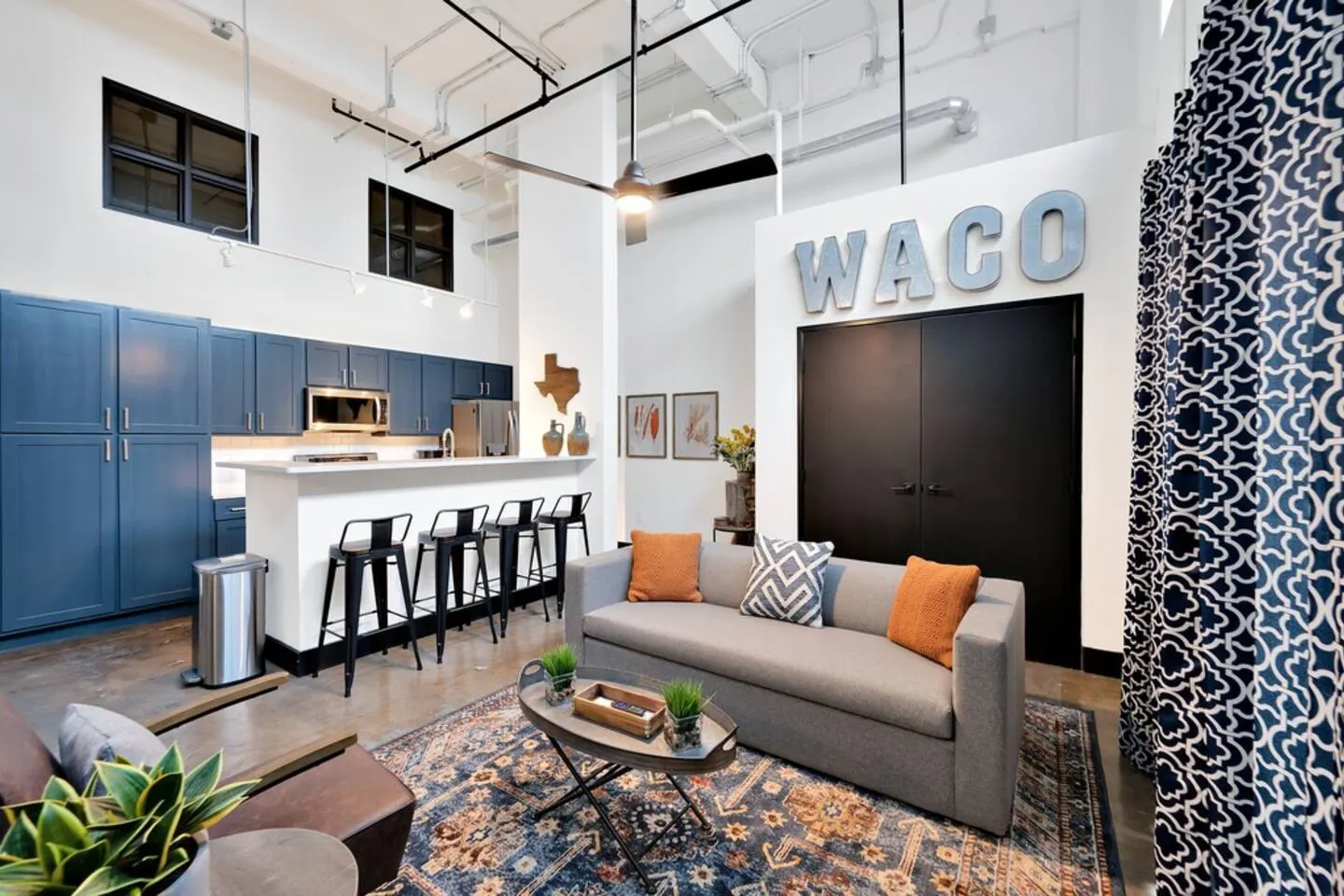 Mesquite Hideaway at Behrens Lofts-Downtown Luxury