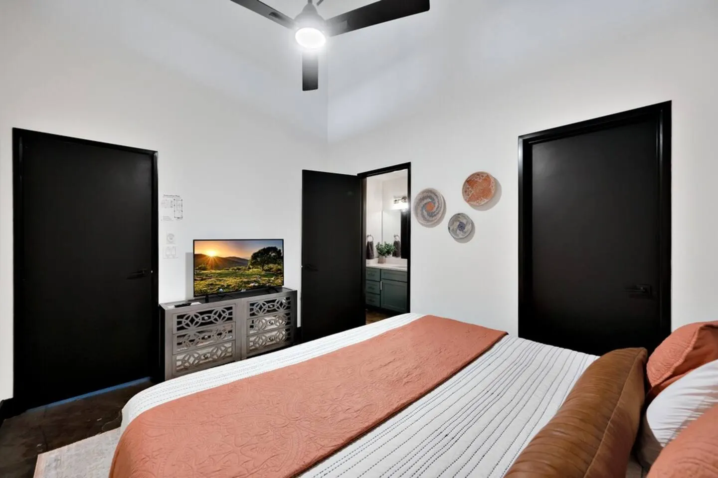 Mesquite Hideaway at Behrens Lofts-Downtown Luxury 9