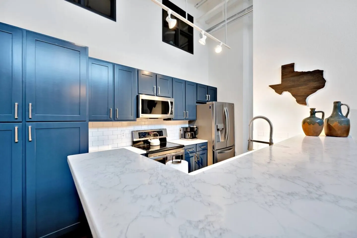 Mesquite Hideaway at Behrens Lofts-Downtown Luxury 11