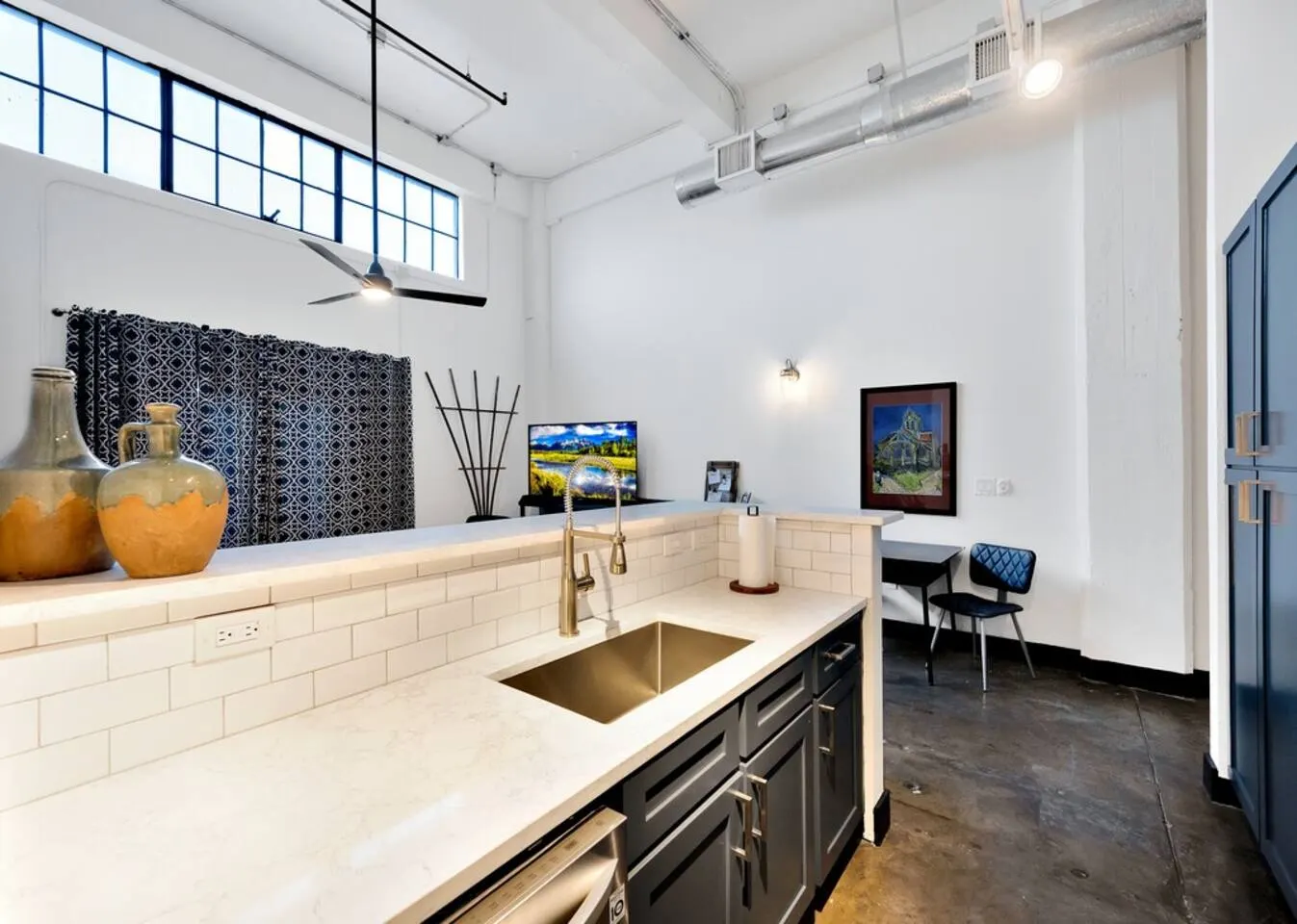 Mesquite Hideaway at Behrens Lofts-Downtown Luxury 13
