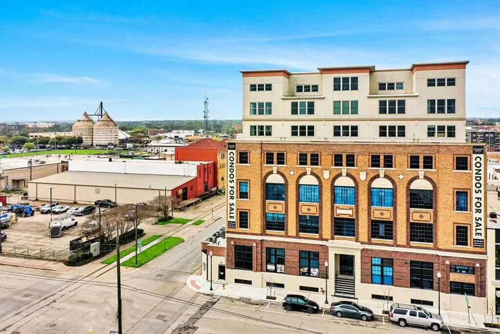 Mesquite Hideaway at Behrens Lofts-Downtown Luxury — photo 3