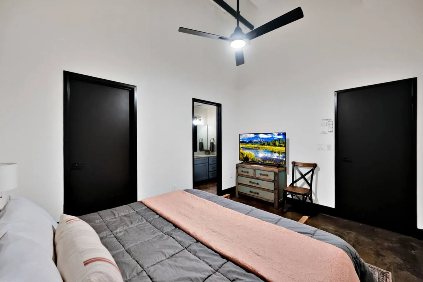 Mesquite Hideaway at Behrens Lofts-Downtown Luxury 8