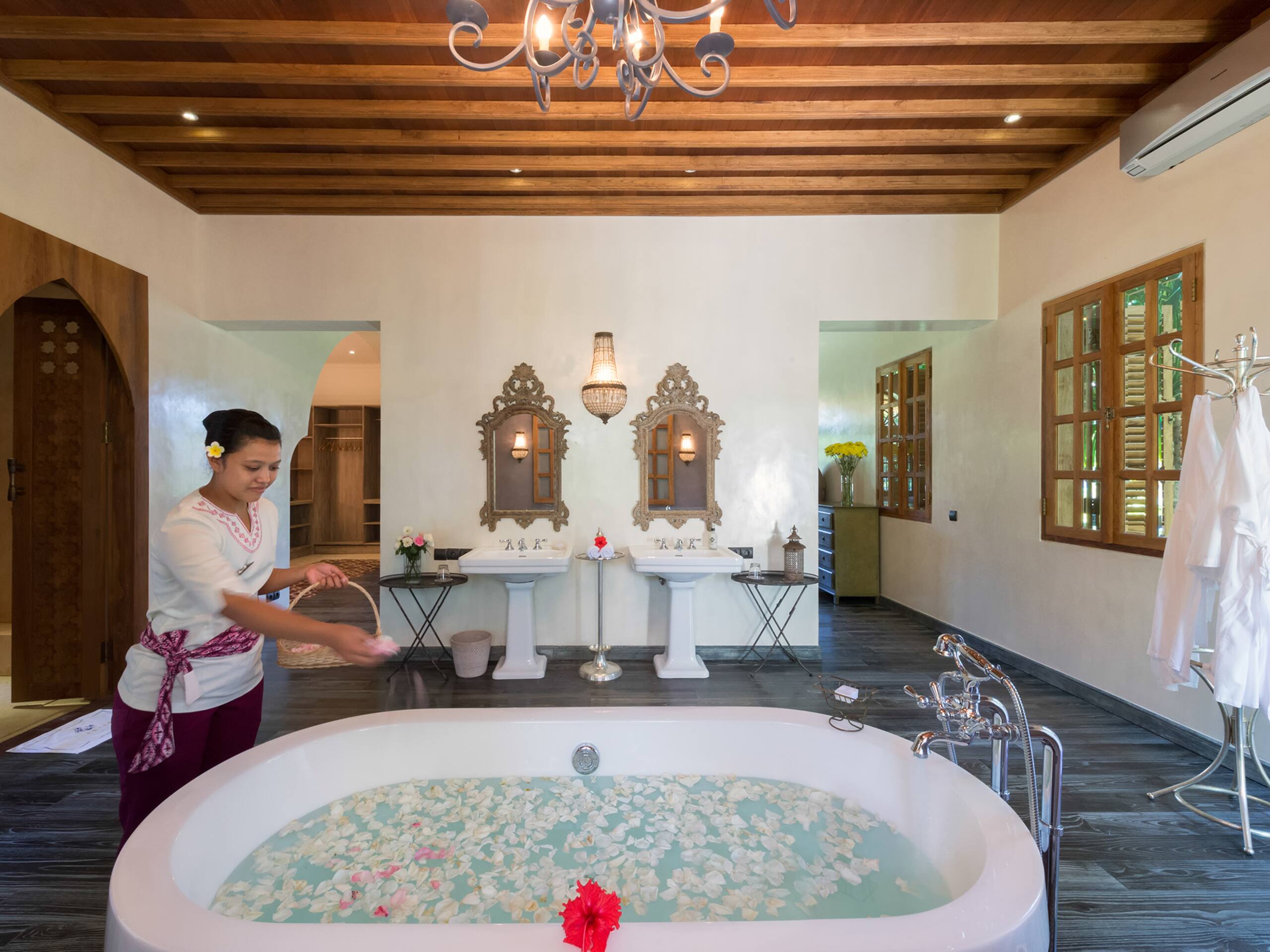Urban haven Sayang d'Amour, 6BR, Seminyak w/ chef 27