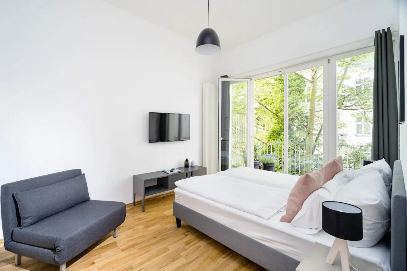 2-Bedroom with 90sqm Apartment & Balcony — photo 3