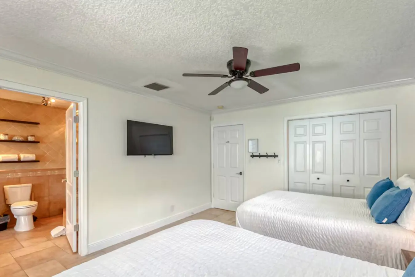 Lakefront Getaway 5BR/3BA Heated Pool Paradise 13