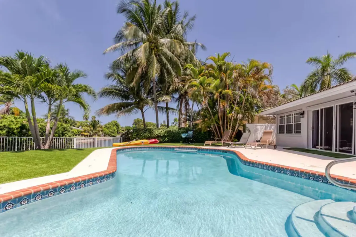 Lakefront Getaway 5BR/3BA • Heated Pool Paradise — photo 5