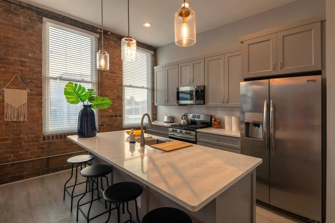 Zango: Explore OTR/Downtown from a Renovated Condo 2