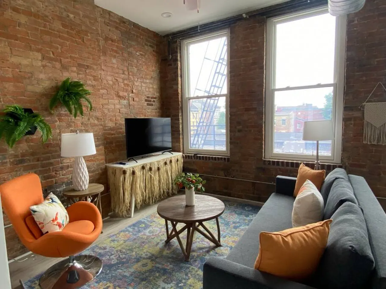 Zango: Explore OTR/Downtown from a Renovated Condo 11