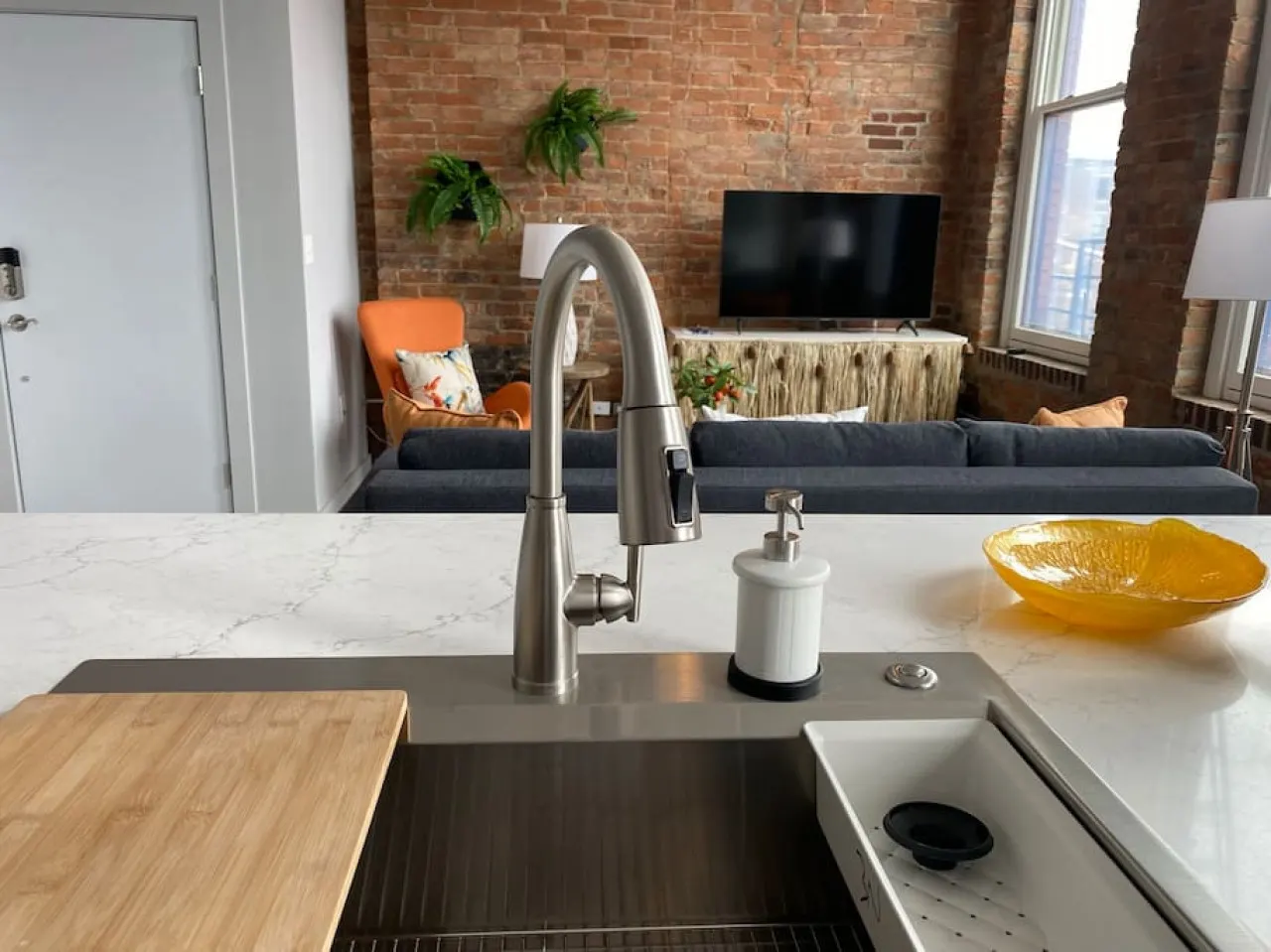 Zango: Explore OTR/Downtown from a Renovated Condo 13