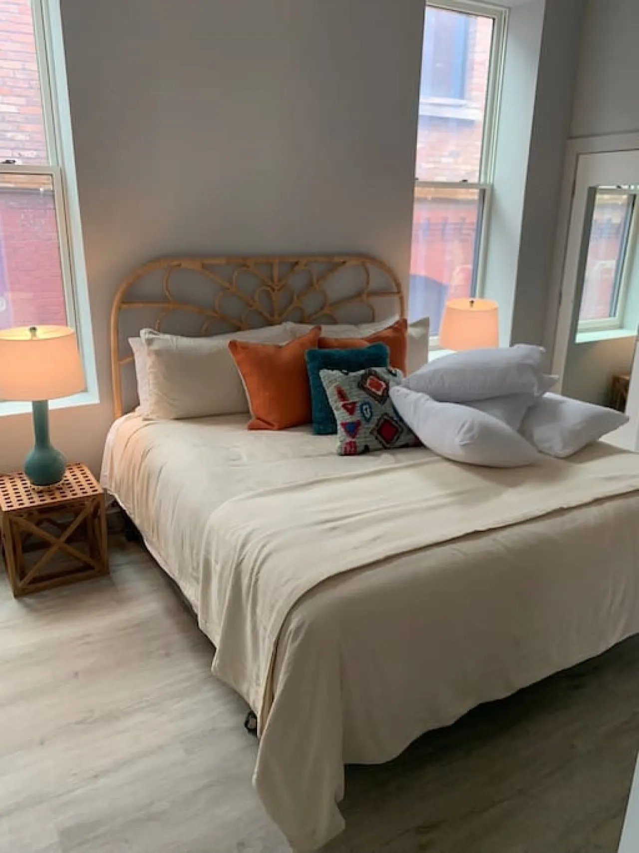 Zango: Explore OTR/Downtown from a Renovated Condo 15
