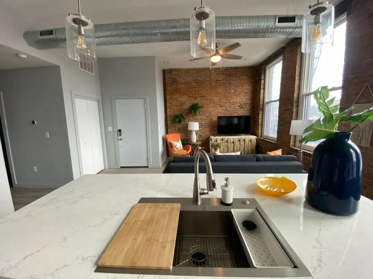 Zango: Explore OTR/Downtown from a Renovated Condo 17