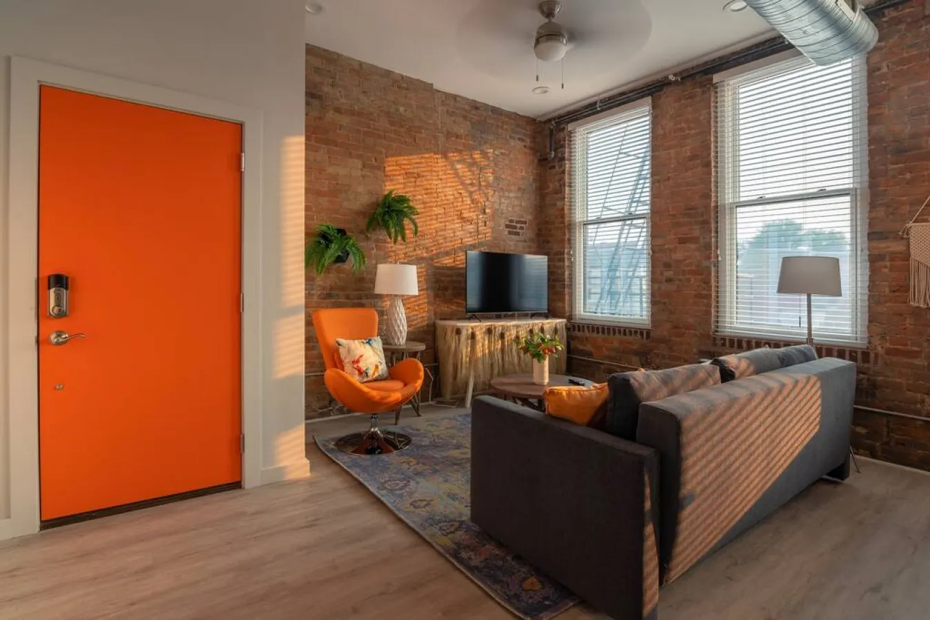 Zango: Explore OTR/Downtown from a Renovated Condo 20