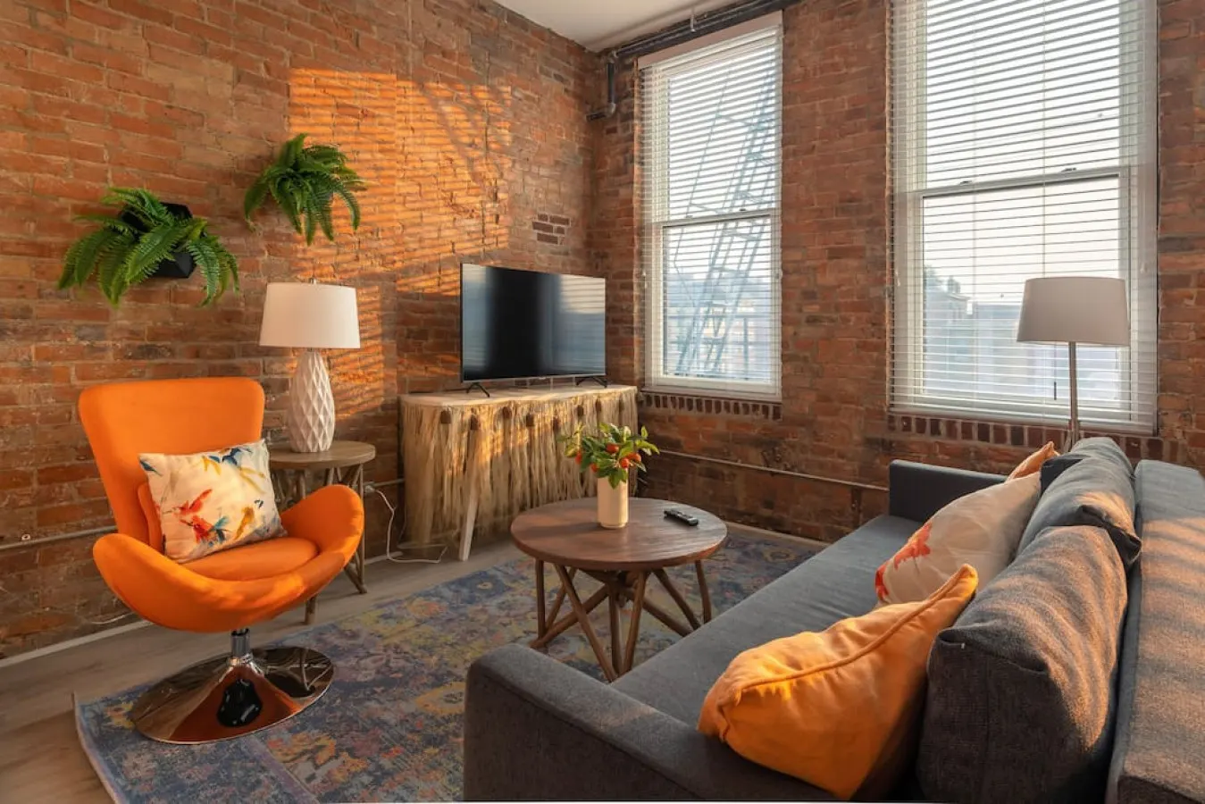 Zango: Explore OTR/Downtown from a Renovated Condo 7
