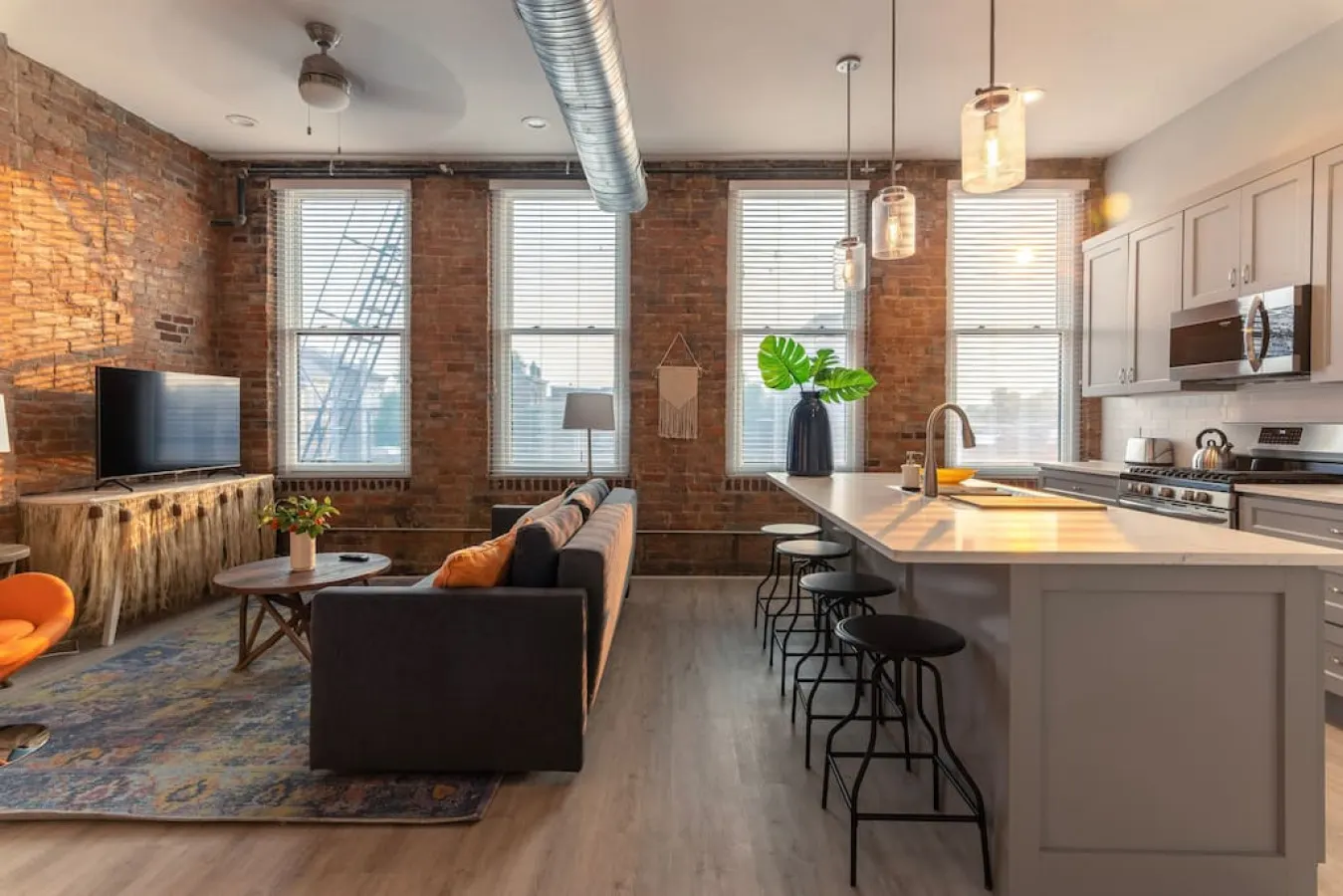 Zango: Explore OTR/Downtown from a Renovated Condo 8