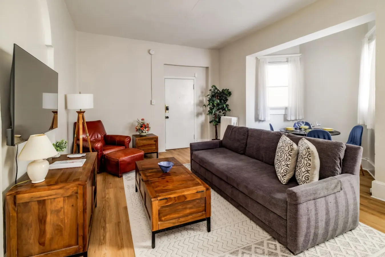 In the heart of Adams Morgan | Vintage Charm — photo 3