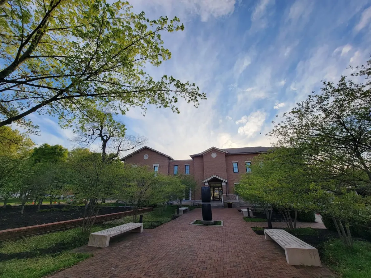 Upscale Downtown Studio w/ Private Patio, Full Kitchen, No Stairs 2