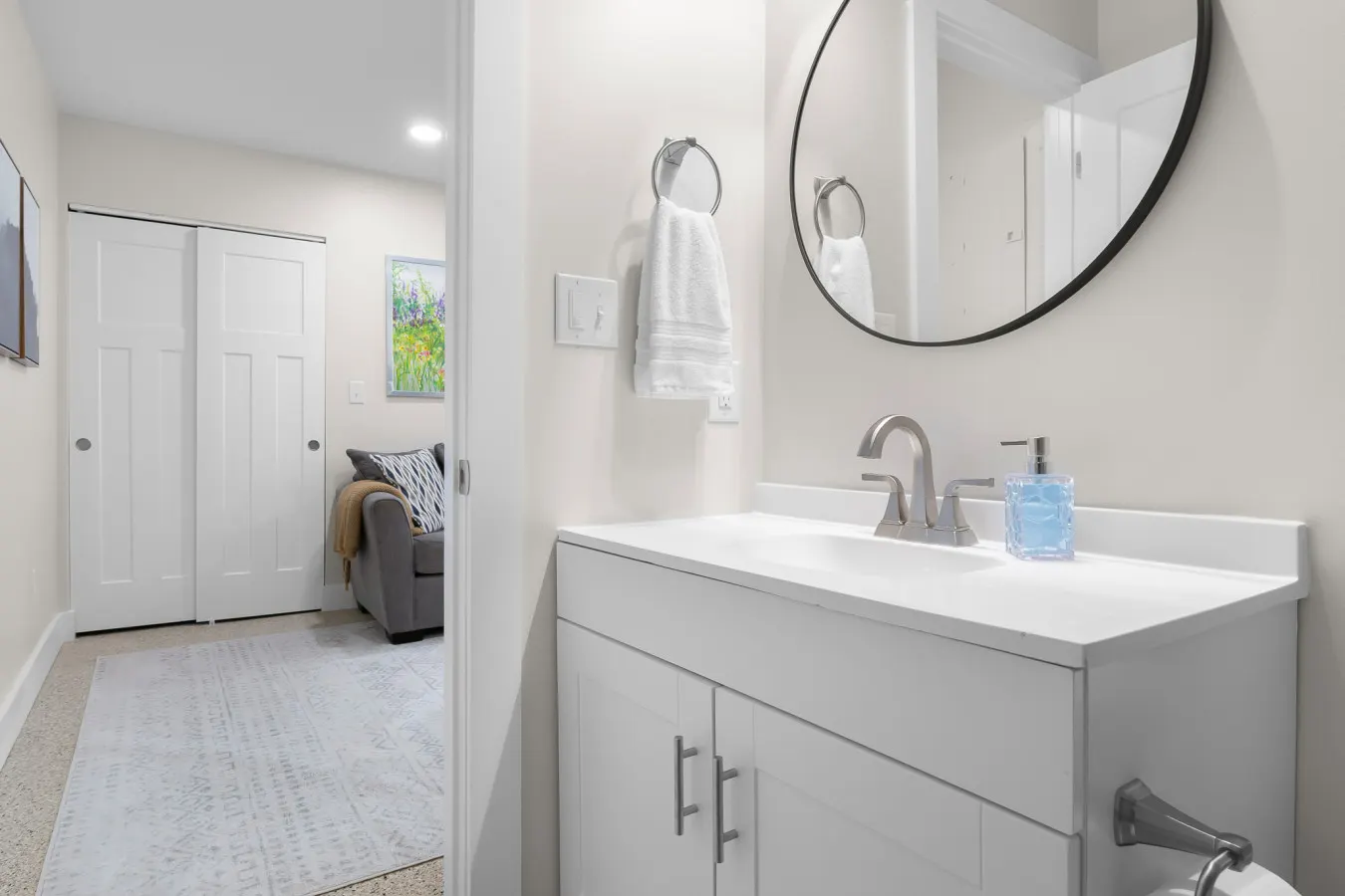 Upscale Downtown Studio w/ Private Patio, Full Kitchen, No Stairs 7