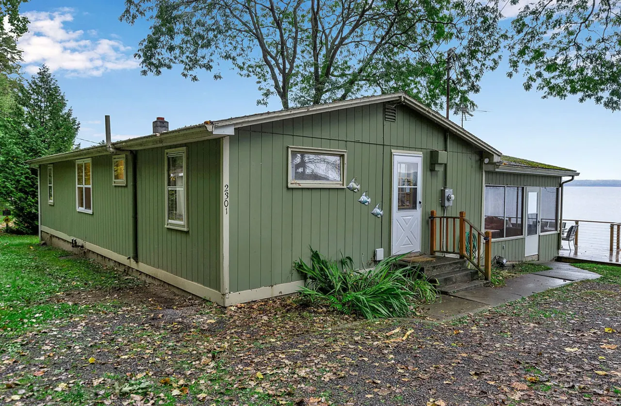 The Lakefront Coastal Cottage at Seneca Lake 2