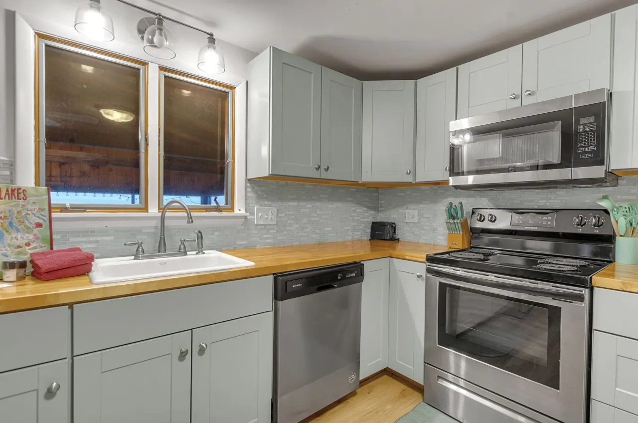 The Lakefront Coastal Cottage at Seneca Lake 9