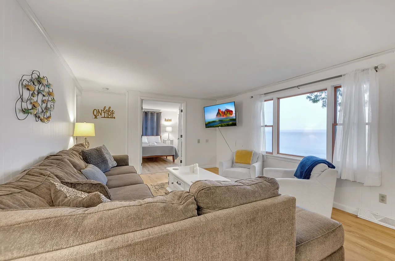 The Lakefront Coastal Cottage at Seneca Lake 12