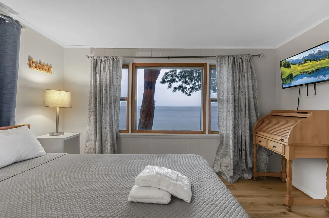 The Lakefront Coastal Cottage at Seneca Lake 16