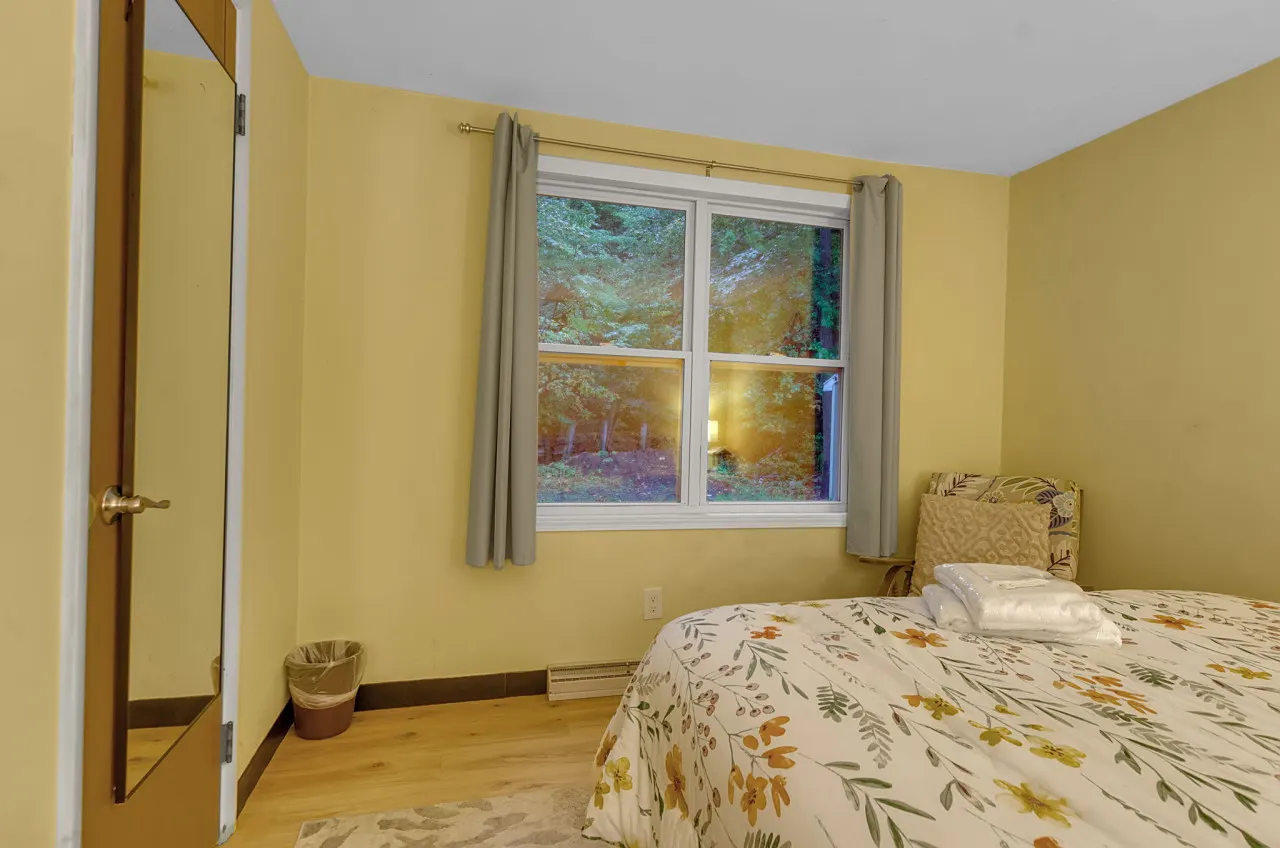 The Lakefront Coastal Cottage at Seneca Lake 18