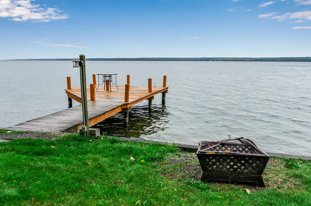 The Lakefront Coastal Cottage at Seneca Lake 4