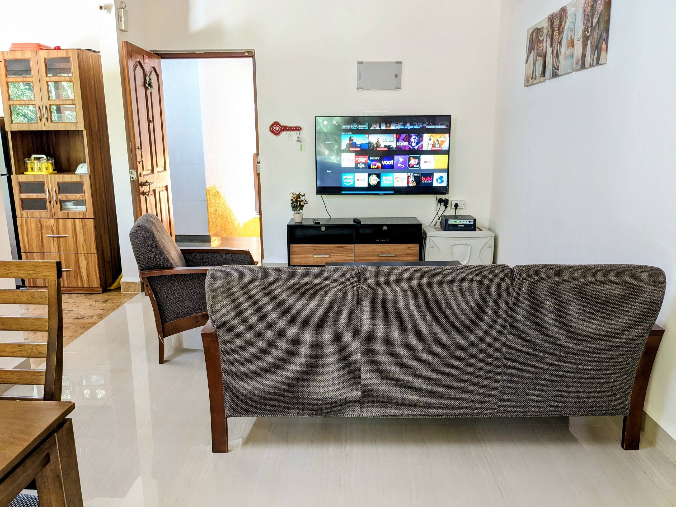 2 bedroom flat parking+pool+Wifi Candolim beach 11