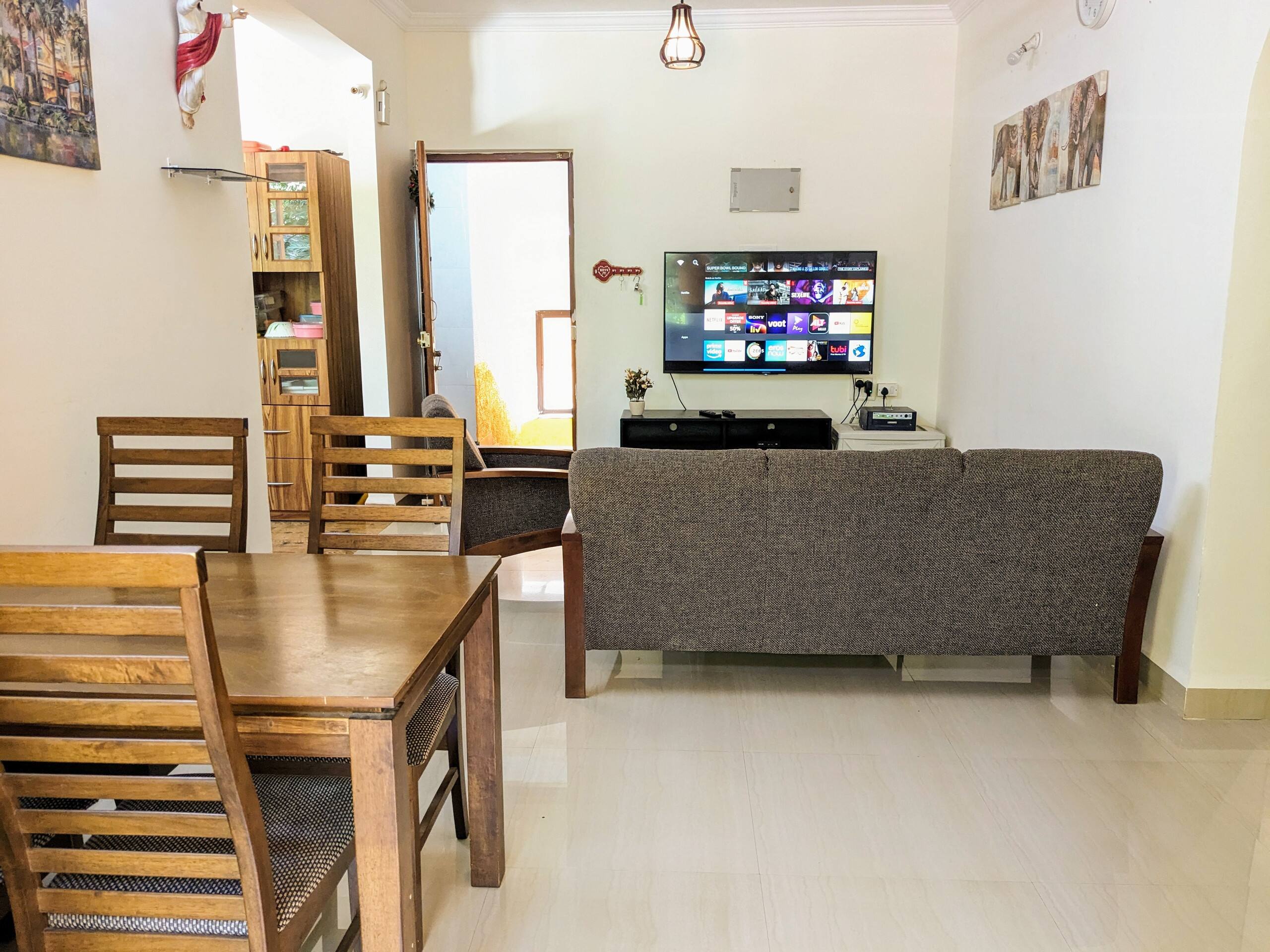 2 bedroom flat parking+pool+Wifi Candolim beach 14