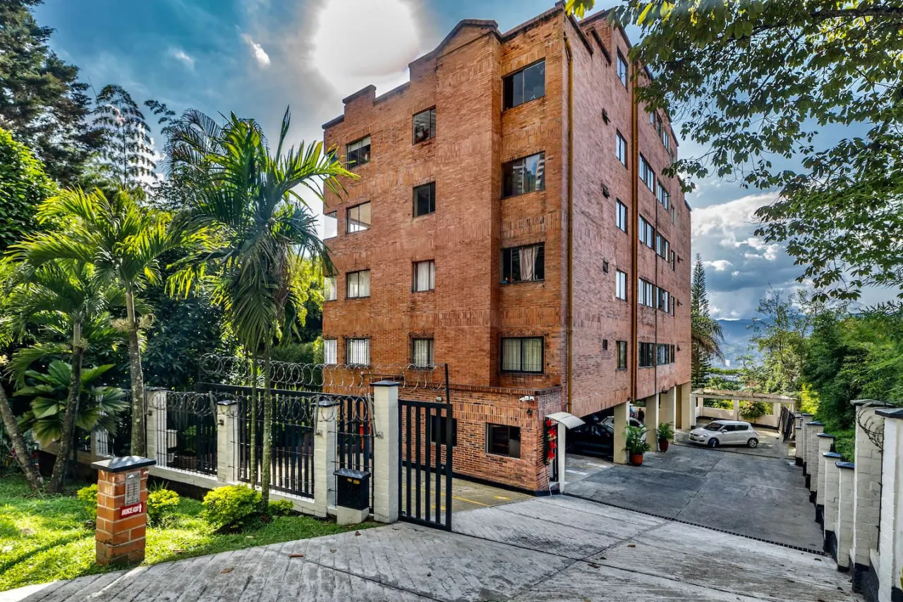 * High End Apartment*1 BD/ 1 BA Views*Ac*Malls 18