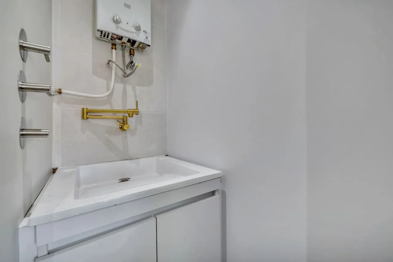 * High End Apartment*1 BD/ 1 BA Views*Ac*Malls 19