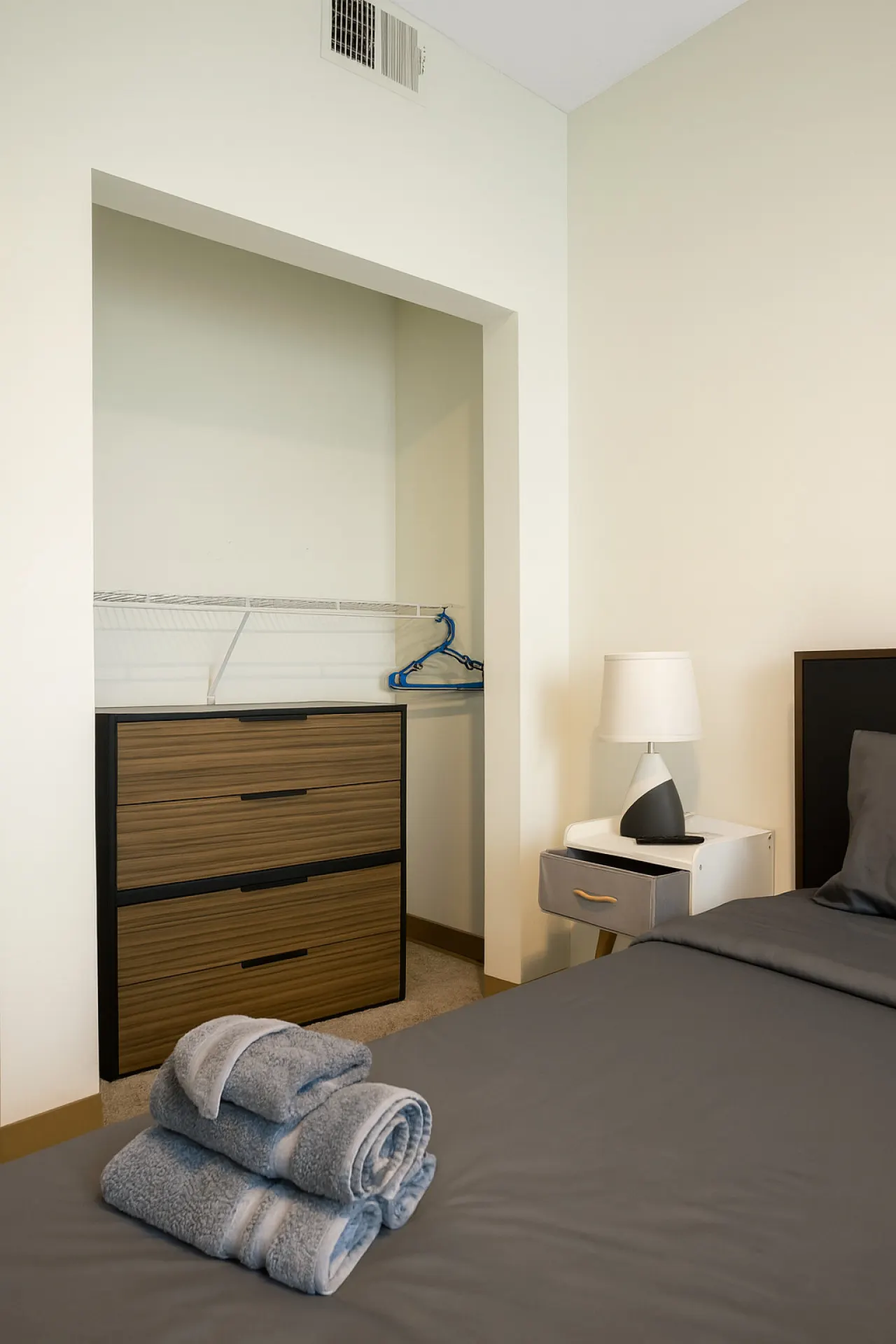 Upscale 2BR Apt Rooftop Deck + Fitness U14 12