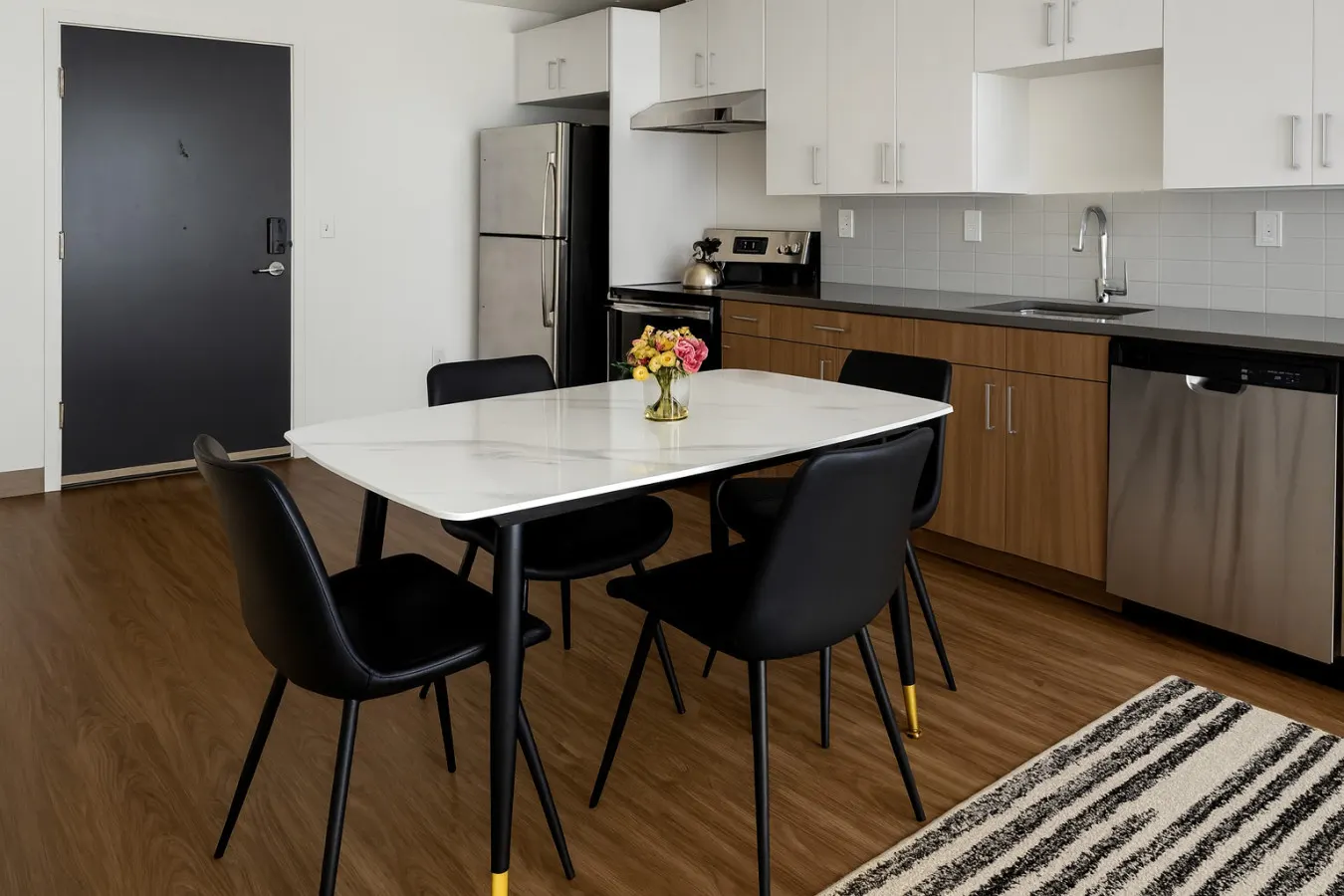 Upscale 2BR Apt Rooftop Deck + Fitness U14 5