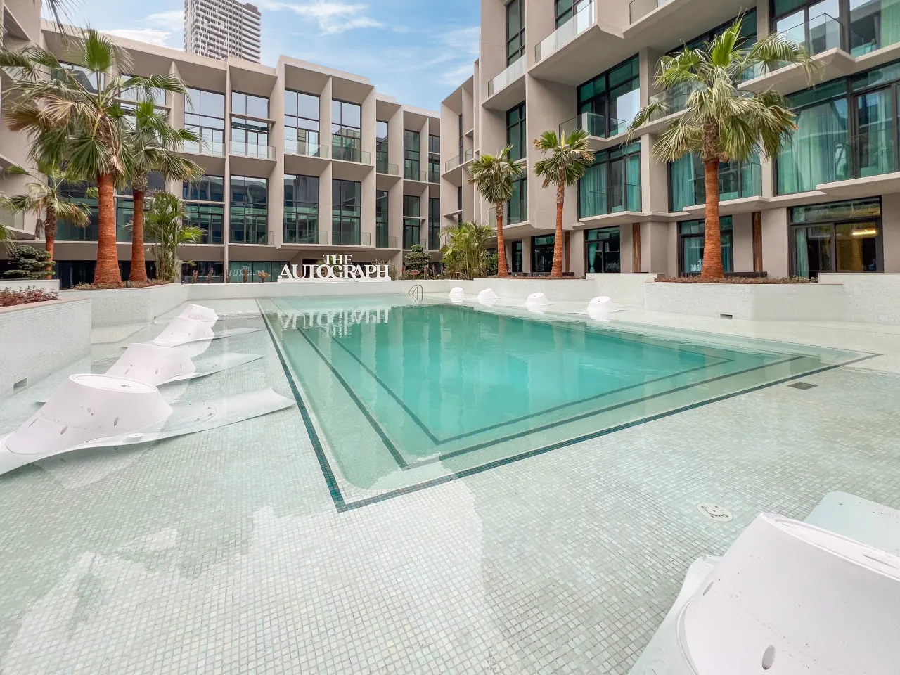 Luxury 3-Floor Townhouse w/ Private Garden 6
