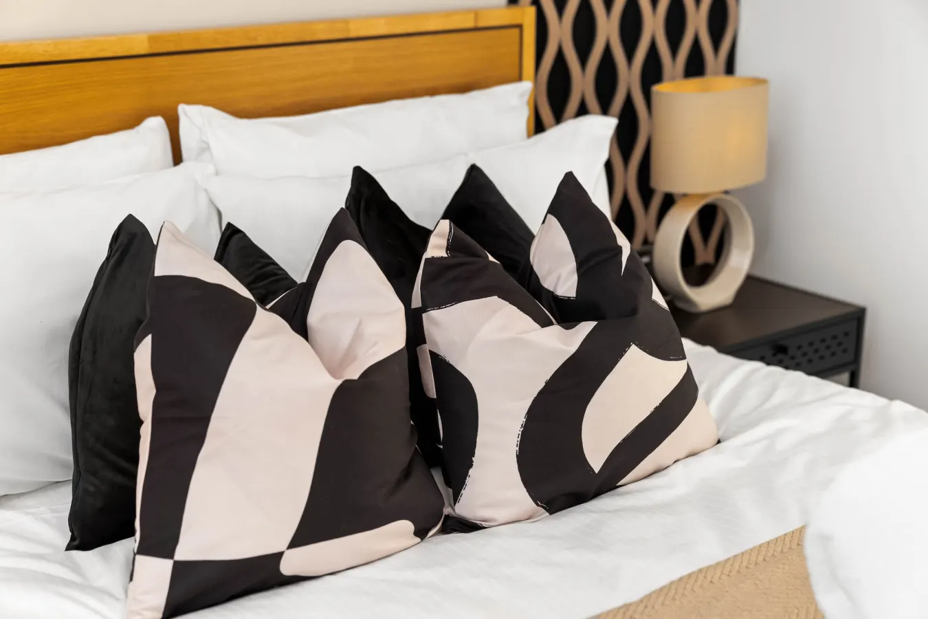 Luxury 2 Bedroom with Balcony - Fast Wi-Fi - Netflix 9
