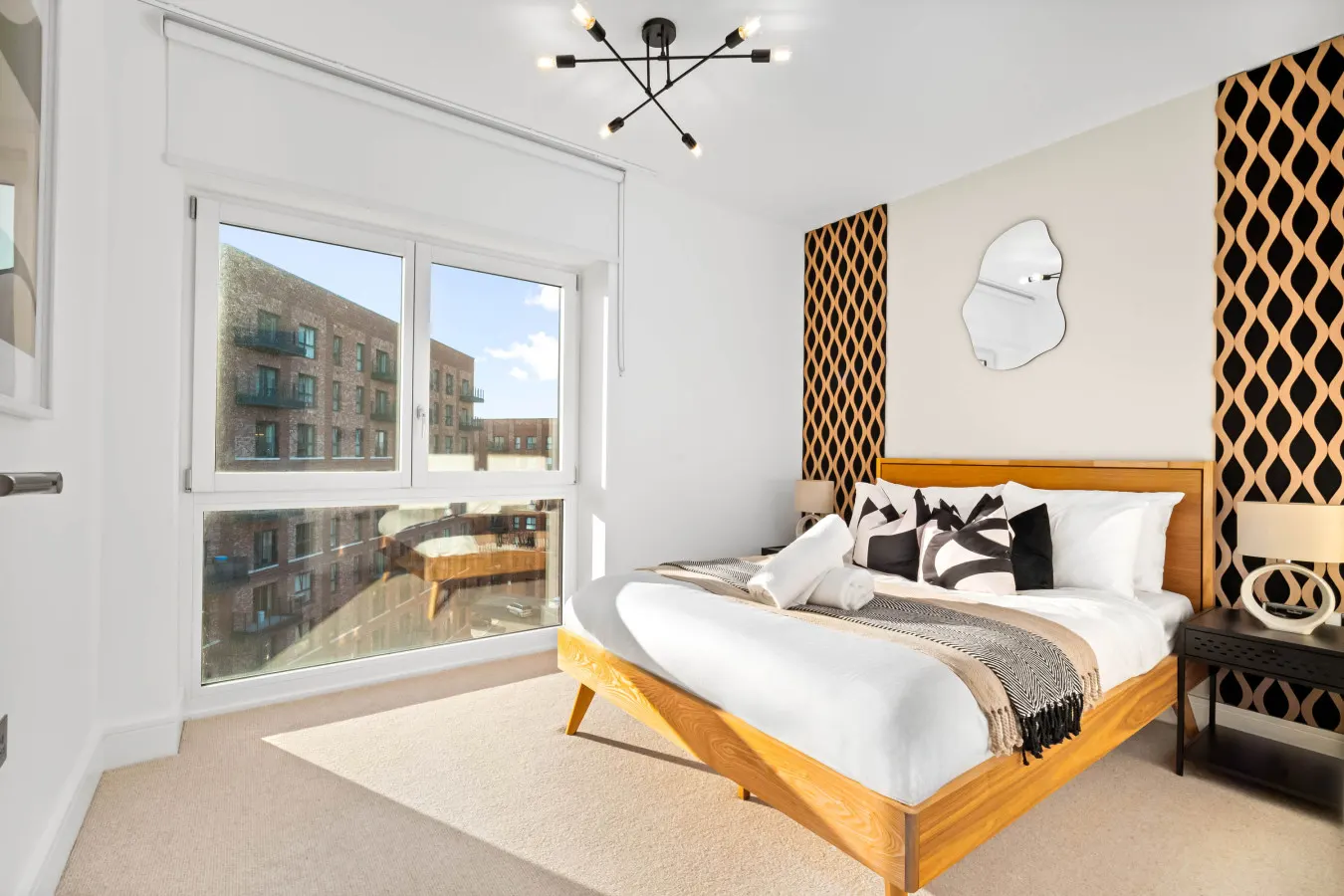 Luxury 2 Bedroom with Balcony - Fast Wi-Fi - Netflix 11