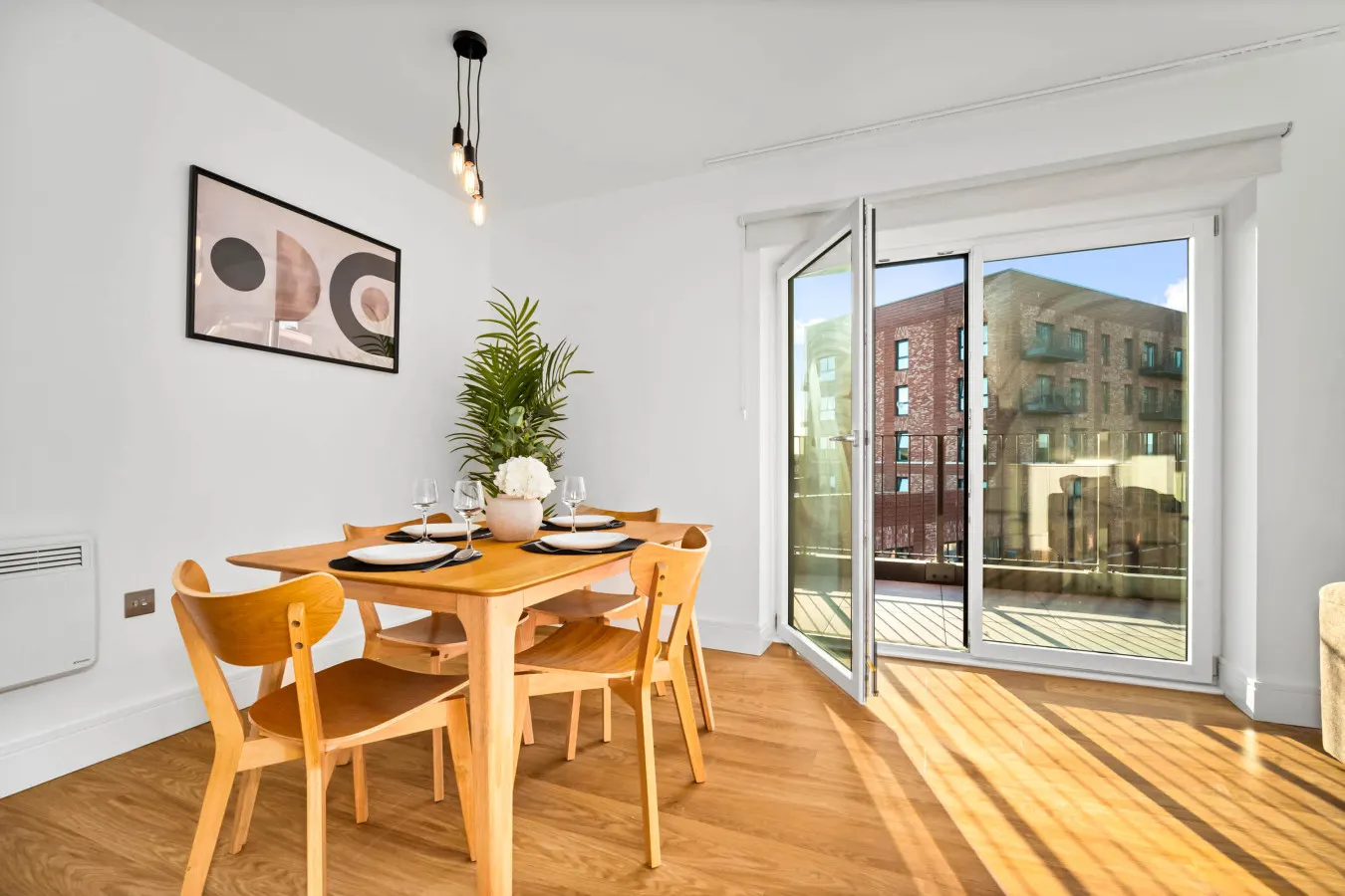Luxury 2 Bedroom with Balcony - Fast Wi-Fi - Netflix 12