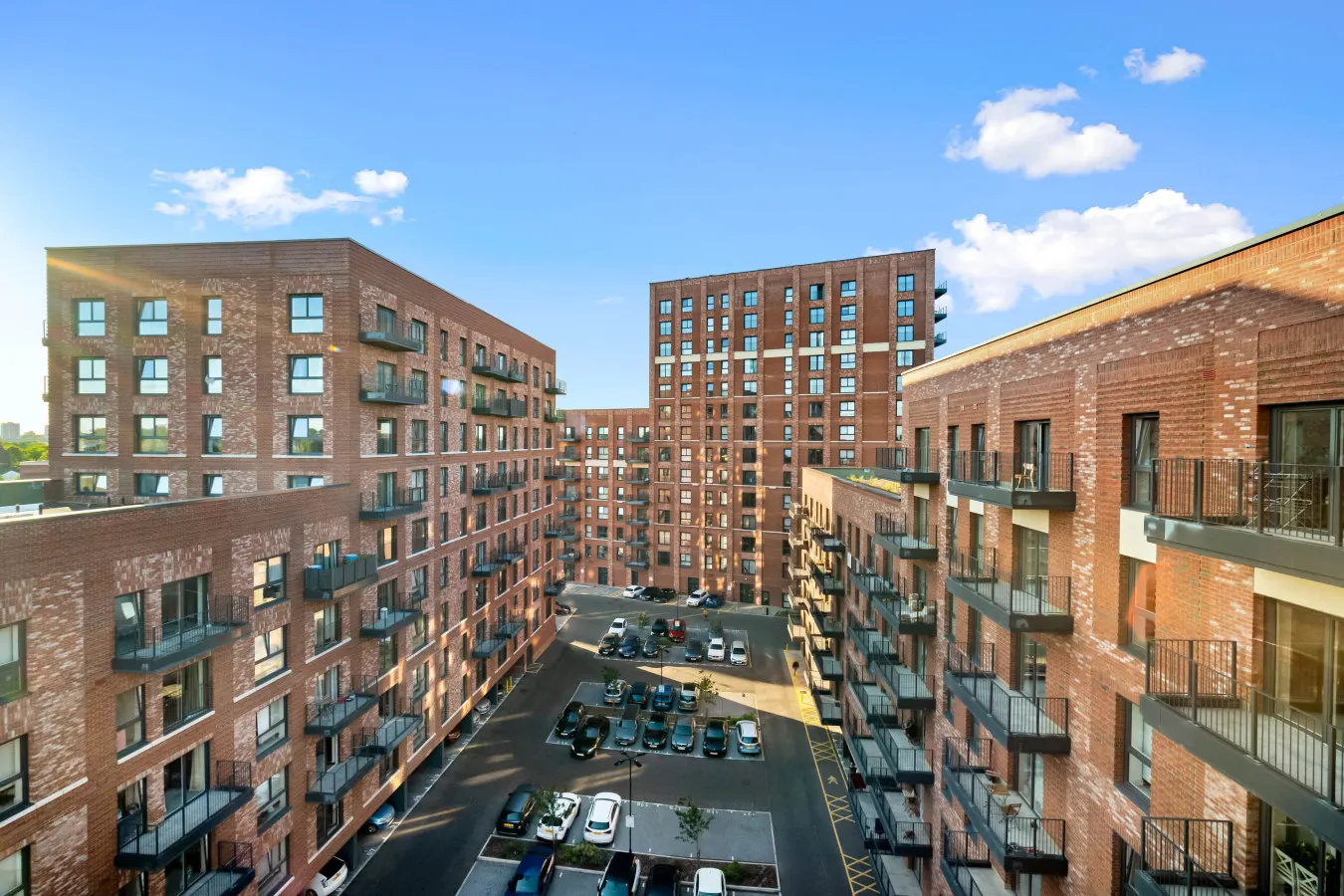 Luxury 2 Bedroom with Balcony - Fast Wi-Fi - Netflix 16