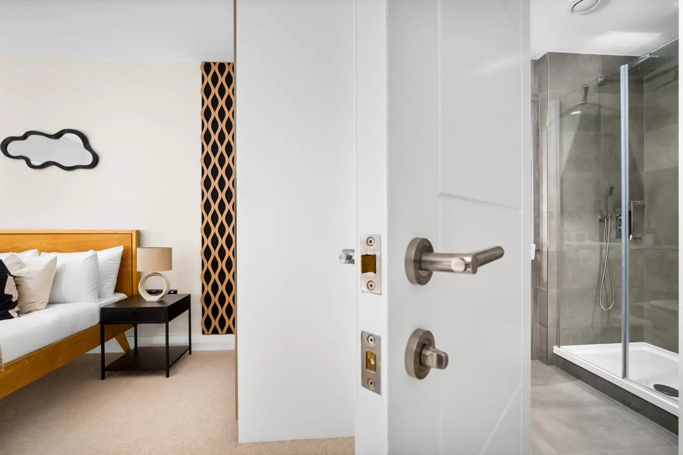 Luxury 2 Bedroom with Balcony - Fast Wi-Fi - Netflix 20