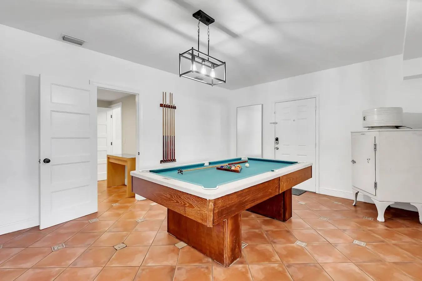 Marlin Stadium 5BR/3BA Villa w/ Pool/BBQ/PoolTable 16