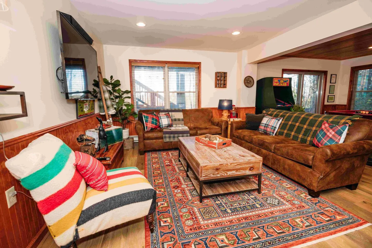 Lux Lake View! HotTub-PoolTable-Arcade-FirePit-BBQ 11