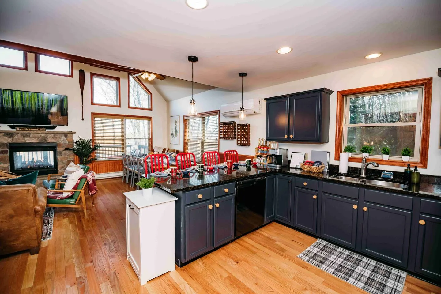 Lux Lake View! HotTub-PoolTable-Arcade-FirePit-BBQ 18